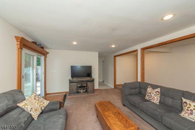 44 Molinari Dr, Wanaque Boro, NJ 07465