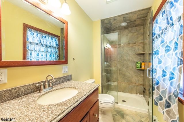44 Molinari Dr, Wanaque Boro, NJ 07465