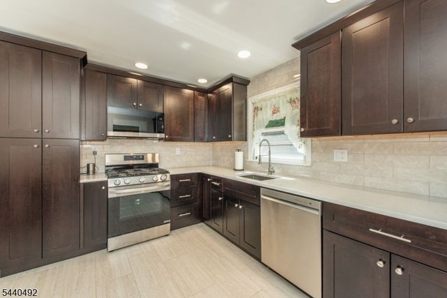 44 Molinari Dr, Wanaque Boro, NJ 07465