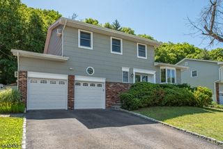 44 Molinari Dr, Wanaque Boro, NJ 07465