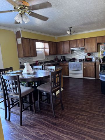 562 McQuade Cir, Mcminnville, TN 37110