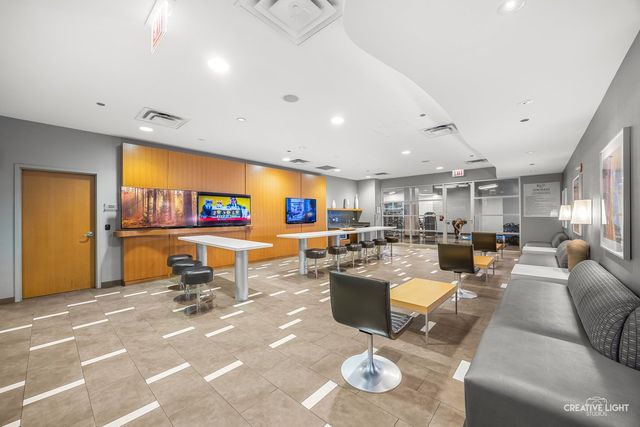204 N Park Drive, Chicago, IL 60601