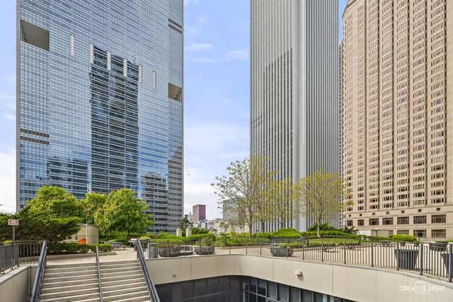 204 N Park Drive, Chicago, IL 60601