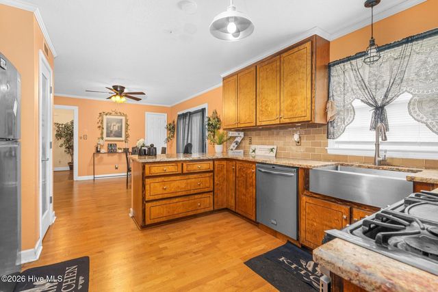 1811 Delwood Drive W, Wilson, NC 27893