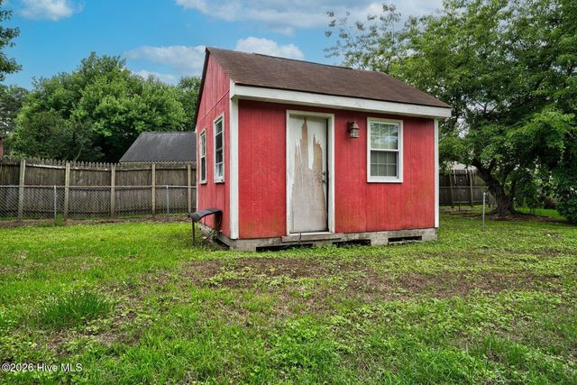 1811 Delwood Drive W, Wilson, NC 27893