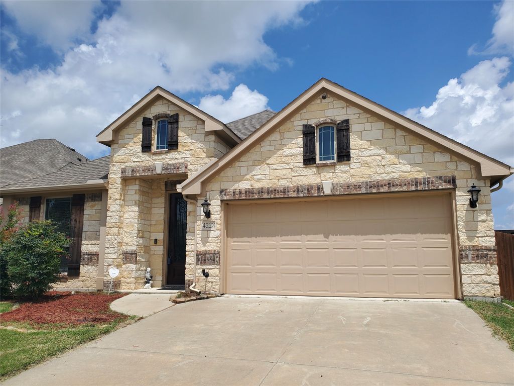 4228 Sweet Clover Lane, Fort Worth, TX 76036 — exterior