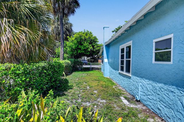 3714 Henry Avenue, West Palm Beach, FL 33405