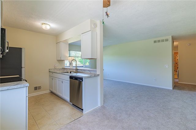 18 De Paul Drive, East Rochester, NY 14445