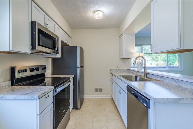 18 De Paul Drive, East Rochester, NY 14445