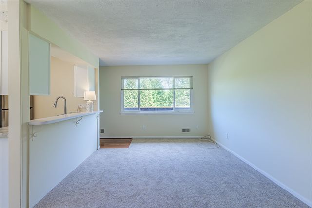 18 De Paul Drive, East Rochester, NY 14445