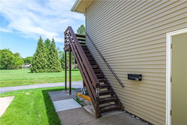 18 De Paul Drive, East Rochester, NY 14445