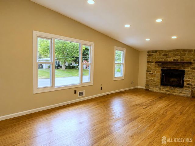 253 Parkview Terrace, Middletown, NJ 07738