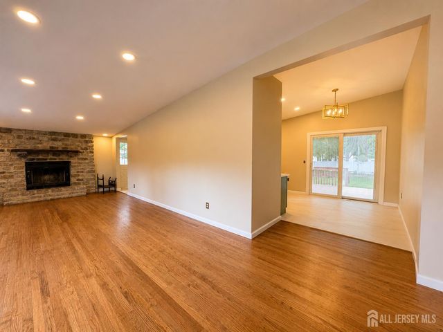 253 Parkview Terrace, Middletown, NJ 07738