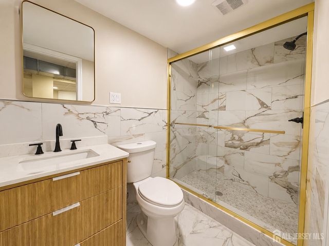 253 Parkview Terrace, Middletown, NJ 07738