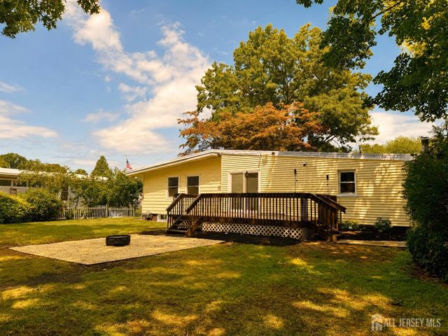 253 Parkview Terrace, Middletown, NJ 07738