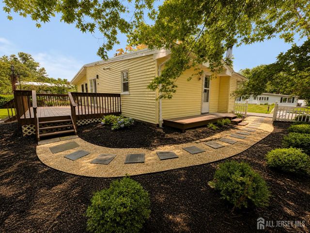 253 Parkview Terrace, Middletown, NJ 07738