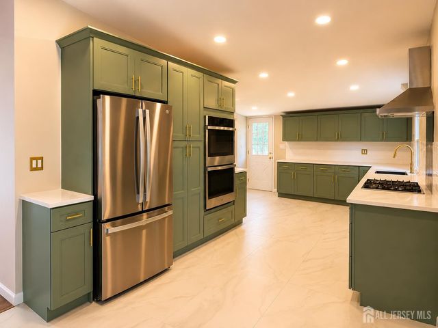 253 Parkview Terrace, Middletown, NJ 07738