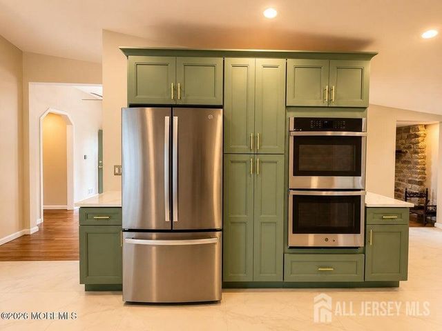 253 Parkview Terrace, Middletown, NJ 07738