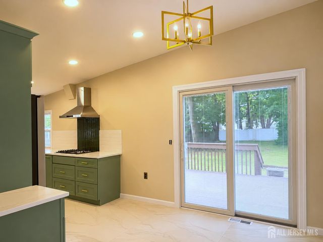 253 Parkview Terrace, Middletown, NJ 07738