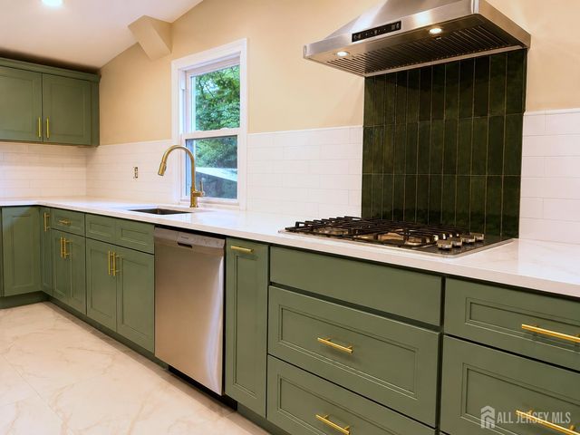 253 Parkview Terrace, Middletown, NJ 07738