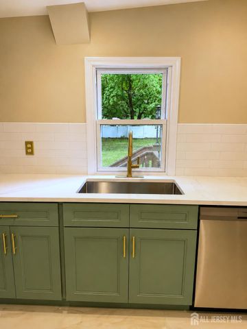 253 Parkview Terrace, Middletown, NJ 07738