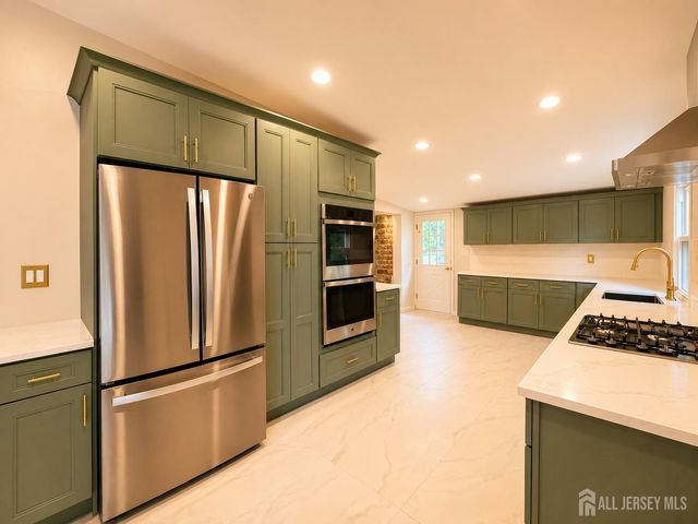 253 Parkview Terrace, Middletown, NJ 07738