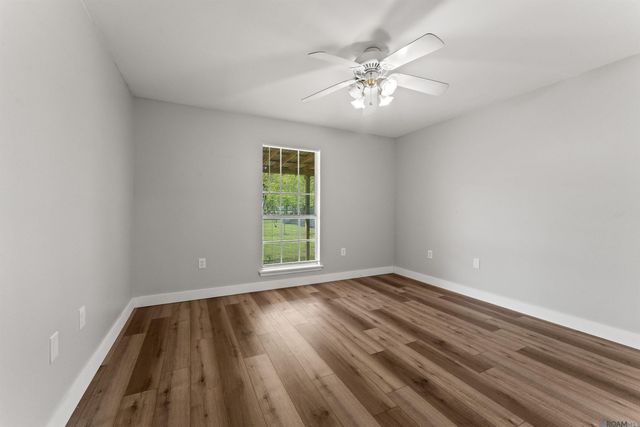 1333 Holly Dr, Slaughter, LA 70777