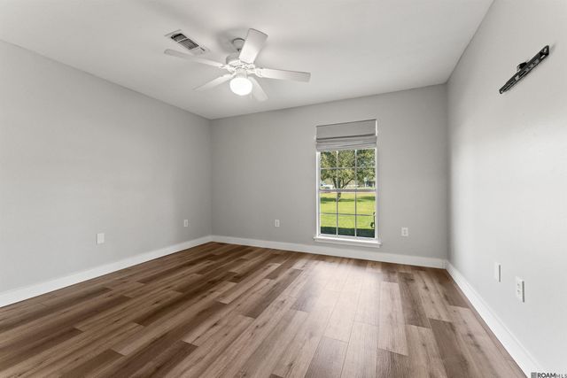 1333 Holly Dr, Slaughter, LA 70777