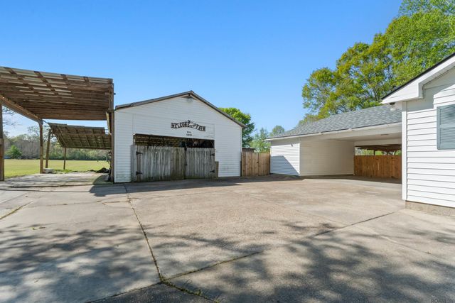 1333 Holly Dr, Slaughter, LA 70777