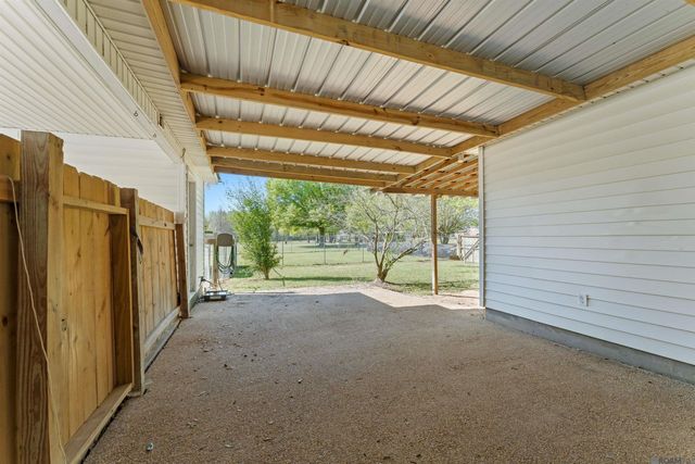 1333 Holly Dr, Slaughter, LA 70777