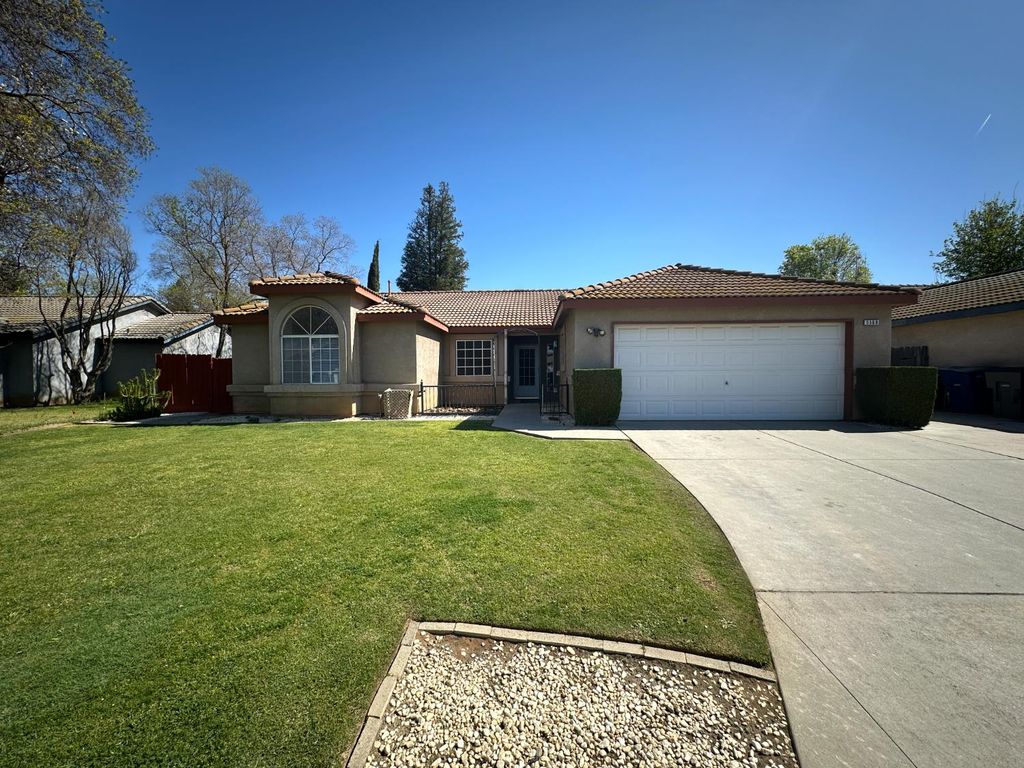 Image 1 of property listing at 5560 N Ellendale Avenue, Fresno, CA 93722