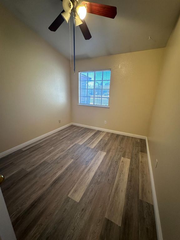 Image 15 of property listing at 5560 N Ellendale Avenue, Fresno, CA 93722