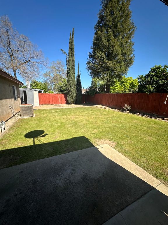 Image 18 of property listing at 5560 N Ellendale Avenue, Fresno, CA 93722