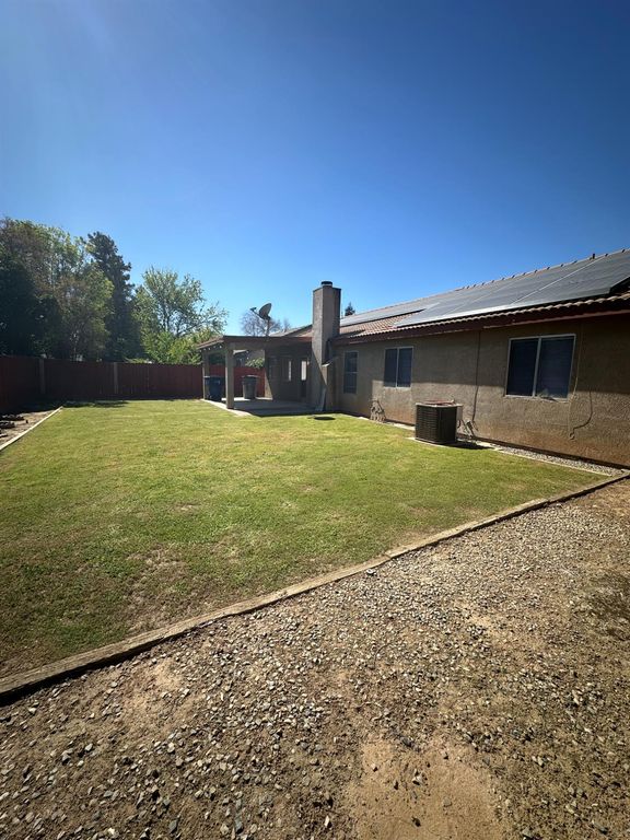 Image 19 of property listing at 5560 N Ellendale Avenue, Fresno, CA 93722