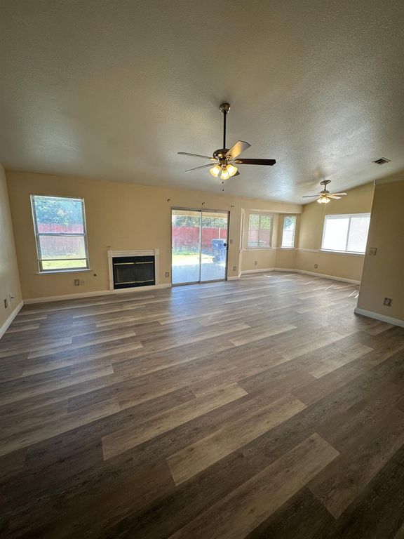 Image 2 of property listing at 5560 N Ellendale Avenue, Fresno, CA 93722