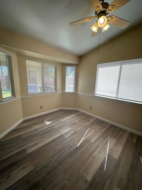 Image 3 of property listing at 5560 N Ellendale Avenue, Fresno, CA 93722