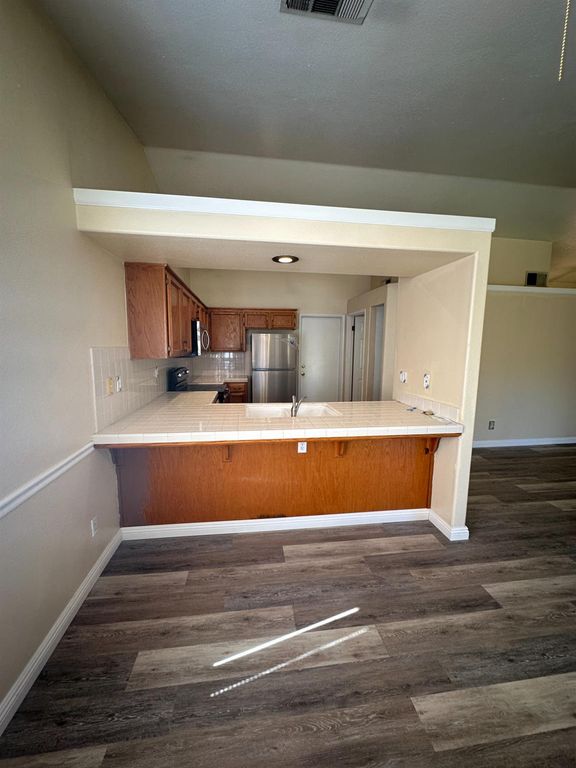 Image 5 of property listing at 5560 N Ellendale Avenue, Fresno, CA 93722