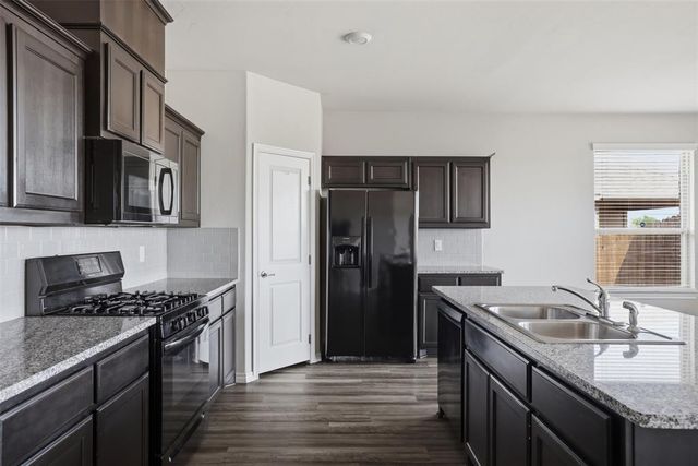 9520 Timberland Lane, Yukon, OK 73099