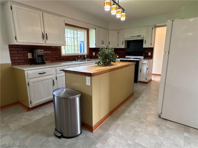 28000 Aurora Road, Solon, OH 44139