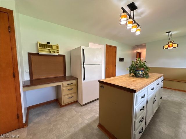 28000 Aurora Road, Solon, OH 44139