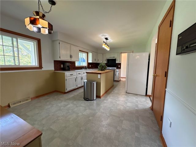 28000 Aurora Road, Solon, OH 44139