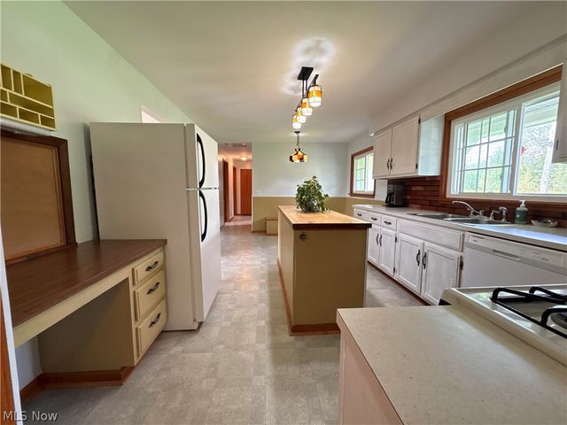 28000 Aurora Road, Solon, OH 44139