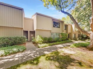 22 Adelphi Ct, Sacramento, CA 95825