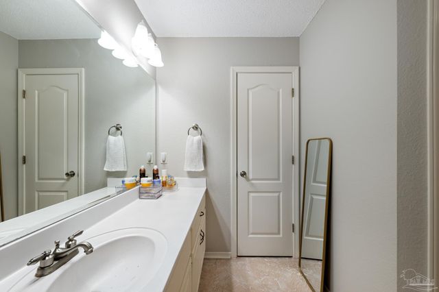 1522 Sandcliff Dr, Pensacola, FL 32507