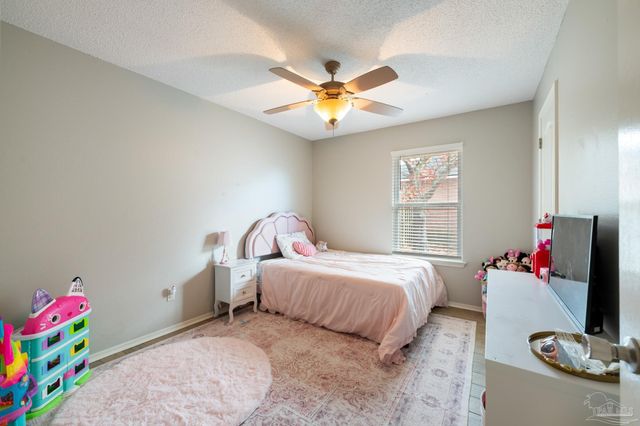 1522 Sandcliff Dr, Pensacola, FL 32507