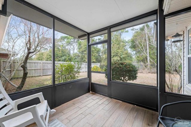 1522 Sandcliff Dr, Pensacola, FL 32507