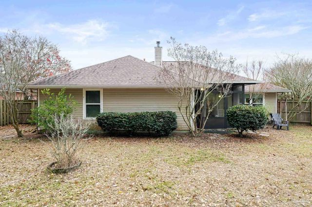 1522 Sandcliff Dr, Pensacola, FL 32507