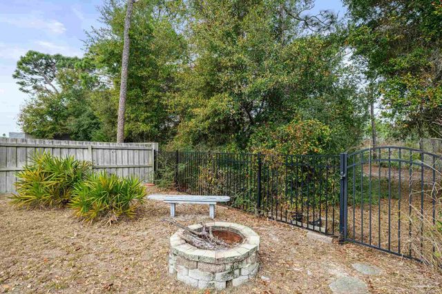 1522 Sandcliff Dr, Pensacola, FL 32507