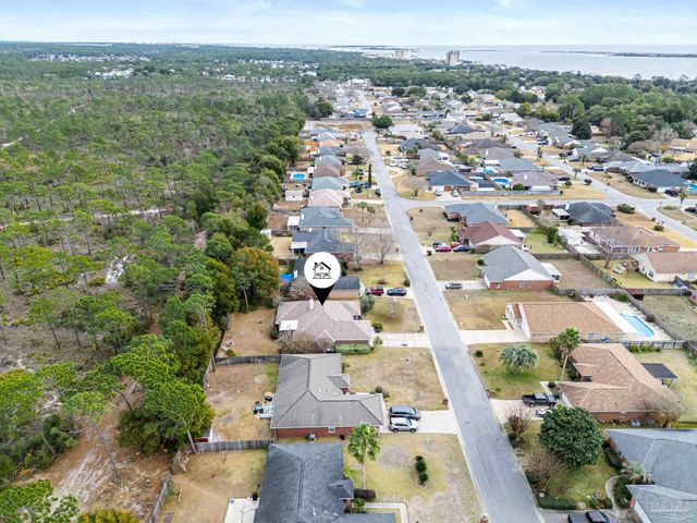 1522 Sandcliff Dr, Pensacola, FL 32507