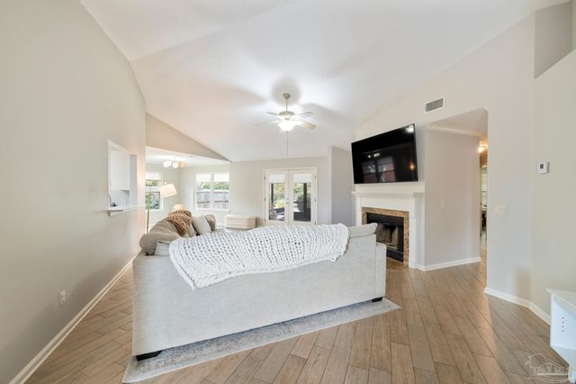 1522 Sandcliff Dr, Pensacola, FL 32507